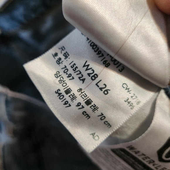 Levi's Wedgie Straight Crop Jeans - Picture 4 of 5